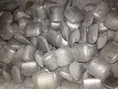 一位發(fā)言人表示，巴西淡水河谷（Vale）正在重新評(píng)估其在新喀里多尼亞虧損的鎳業(yè)務(wù)，這是上月新上任的首席執(zhí)行官Fabio Schvartsman對(duì)表現(xiàn)不佳資產(chǎn)進(jìn)行廣泛考核的一部分。